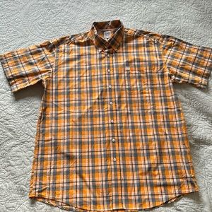 Men’s Cinch short sleeve button down plaid shirt.